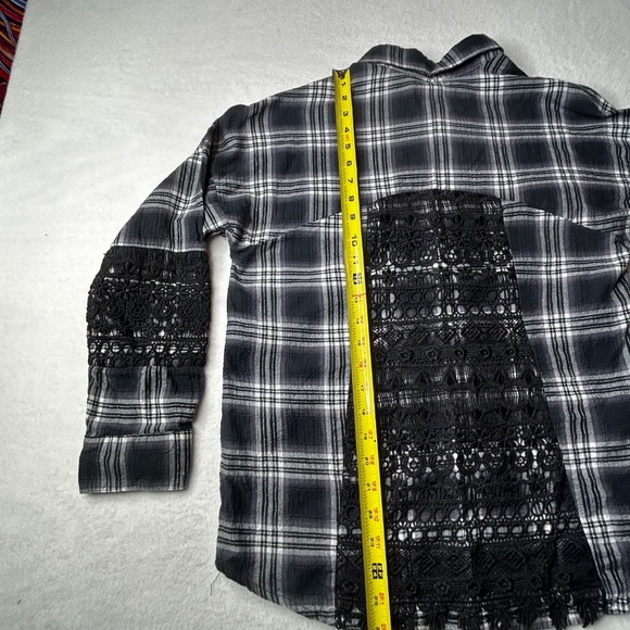 Democracy Women's Rare Medium Plaid Button Down Shirt Crochet Lace Embroidery - Picture 12 of 14